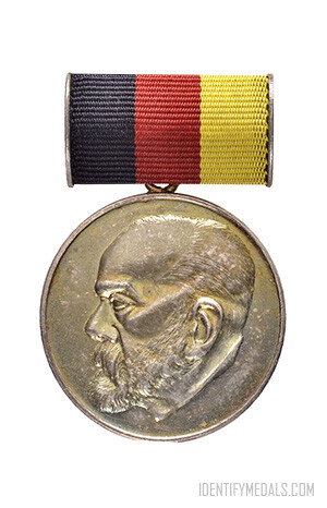 The Honored Doctor of the People Medal - DRG / DDR